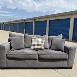 FREE DELIVERY 🚚🚛🚚 Beautiful Gray Couch