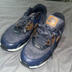 Nike sneakers size 9 1/2