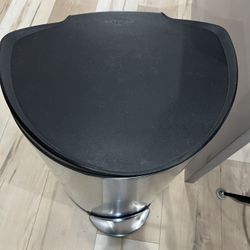 Simple Human Semi Round Step Can