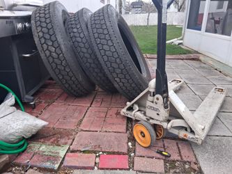Tractor trailer Tires and crown pallet jack