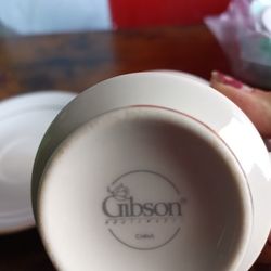 Set of 7) Gibson Housewares Coffee Tea Mugs Lattice 8oz Gold Trim White 2.5"