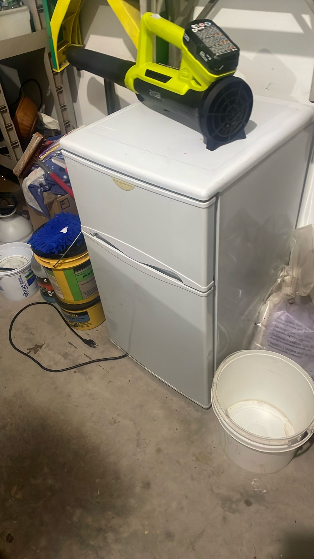 Compact Frigidaire Combo Freezer/refrigerstor