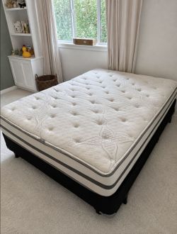 Very Nice Queen Simmons Beautyrest Mattress, Boxspring and Metal Bed Frame