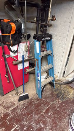 4’ fiberglass ladder