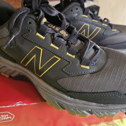 TENNIS SHOES
