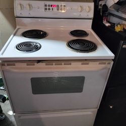 Closely White Range (Stove/Oven) - Can Deliver 