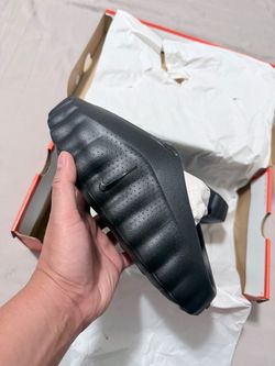 Nike mind 001 triple black DS new sz9 with proof of purchased!