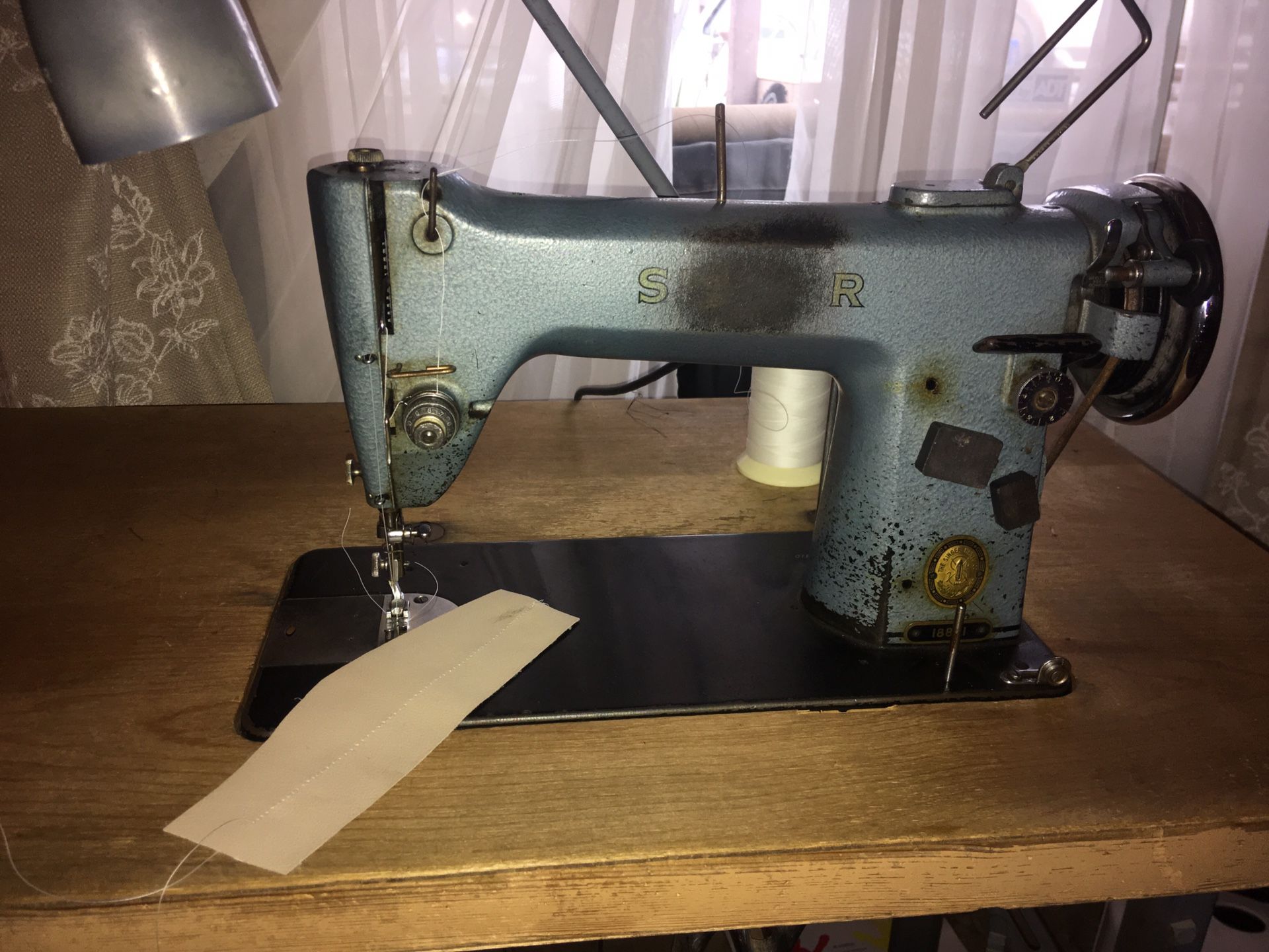 Singer sewing machine 188k1 for Sale in Fort McDowell, AZ OfferUp