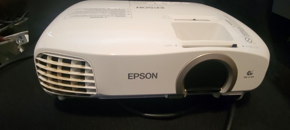 Epson Projector  and Projector Screen 