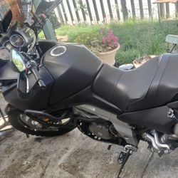 SUZUKI  V STROM DL1000 $2800 Firm