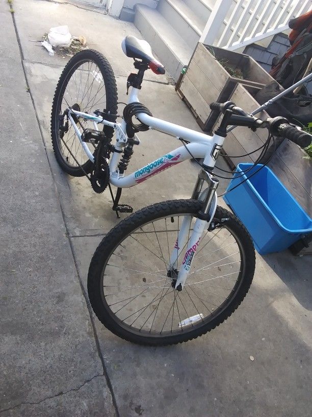 Mongoose Element Racing Shocks Bike Medium Frame Not A Kids Bike