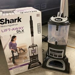 Shark Navigator Lift Away Deluxe Vacuum 