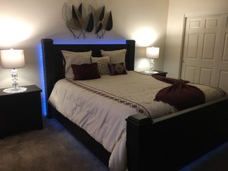 MOVING SALE – Modern Furniture – TVs, Bedroom Furniture, Mirrors. Needs to go by 8/31