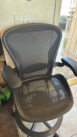 Hermana miller chair size B