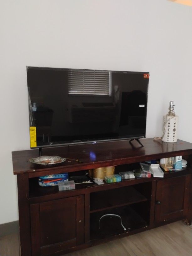 TCL Roku 43" Smart TV New And Roku Projector Also New