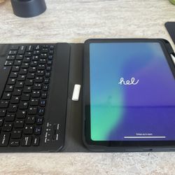 iPad 10th Gen With Apple Pen And Keyboard