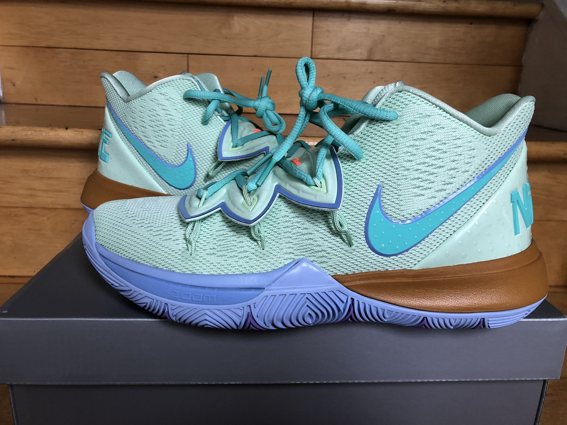 Nike Kyrie 5 Squidward Size 8, 100% Authentic