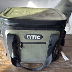 RTIC Ultra-Tough 30-Can Soft Pack Cooler (BROKEN ZIPPER) 
