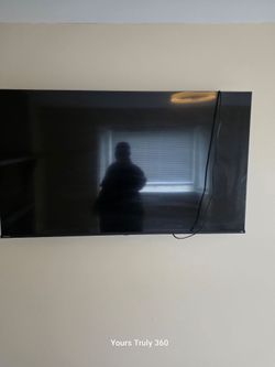 Toshiba Flat Screen TV Wall Mounted