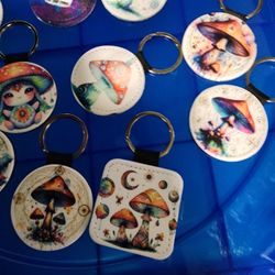 Trippy Mushroom Keychain 