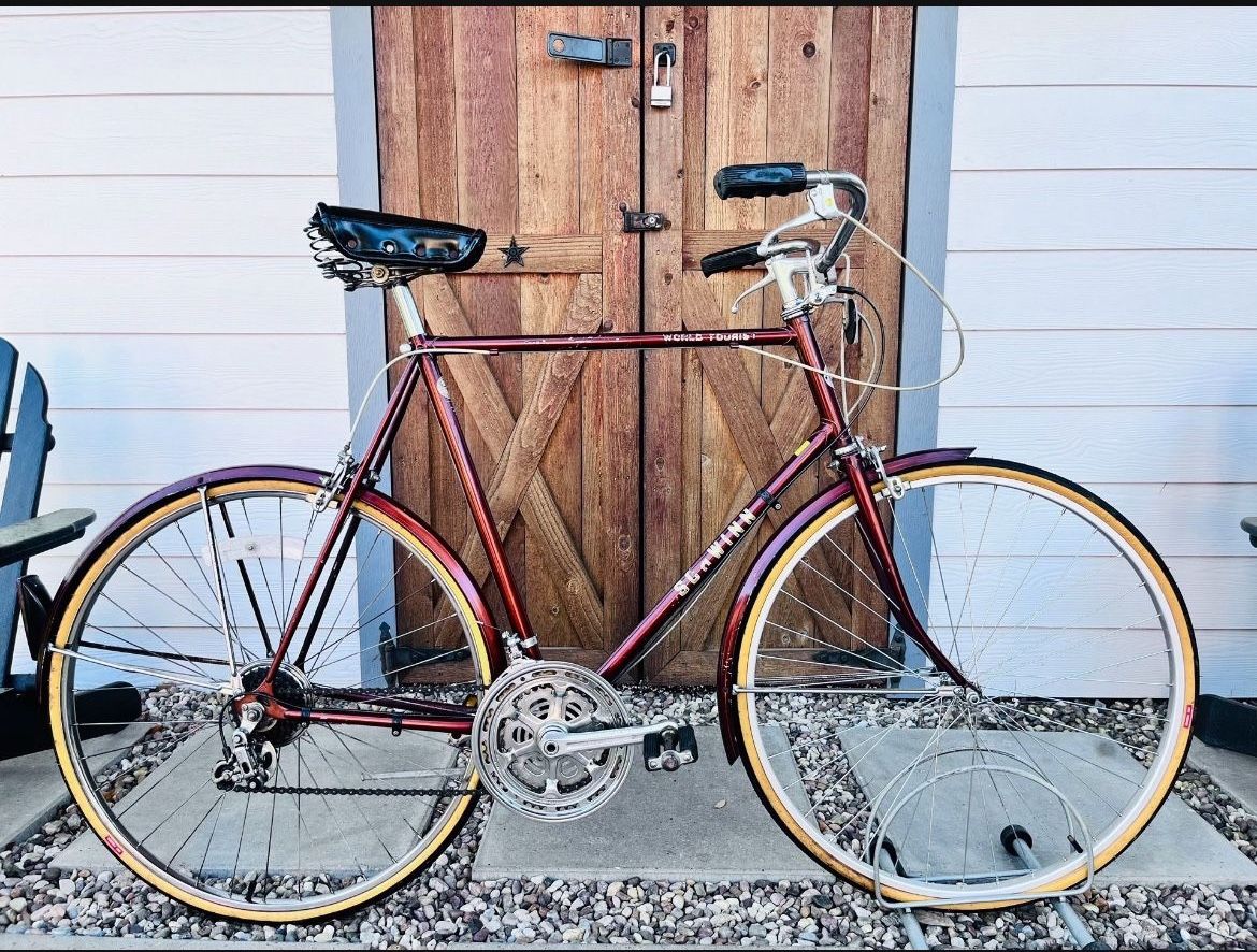 Beautiful Vintage Schwinn World Tourist Bike