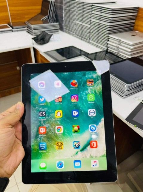 iPad 4th Generation,  iCloud, and Factory UNLOCKED,  Excellent Condition 