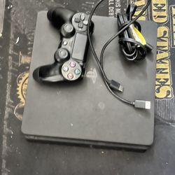 PS4 Slim Edition 