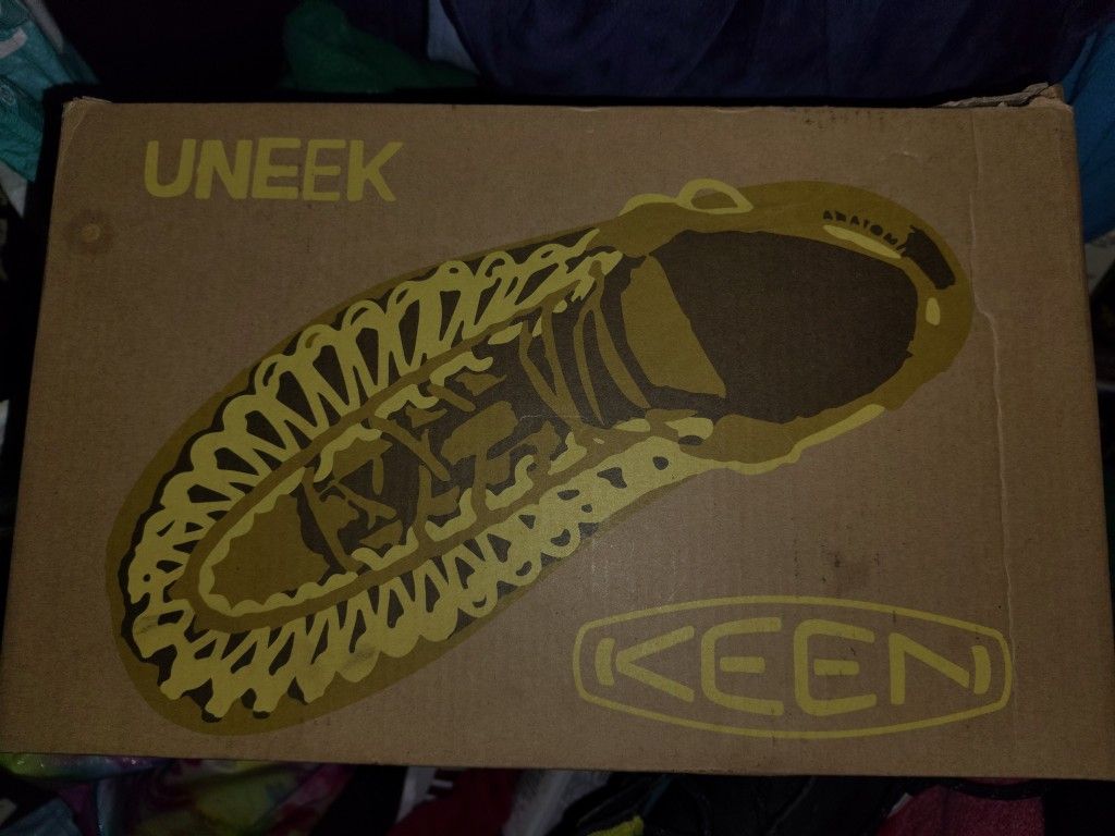 Keen Uneek Mens 11 Sandals