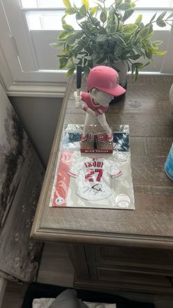 Mike Trout Bobblehead And Patch