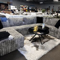 Stunning sectional! $2199 🖤📦✨ Any size, color & fabric!