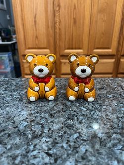 Vintage Ceramic Teddy Bears Wearing Red Bows Pair of Salt and Pepper Shakers.  Size approximately 3 inches tall.  Brand New never used.