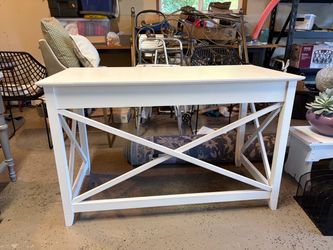 White, wood farmhouse, decorative table\desk White, wood farmhouse, decorative table/ desk