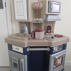Play kitchen