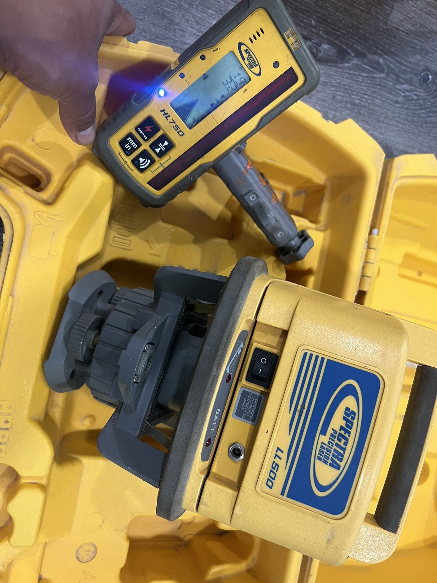 Spectra Precision LL500 Self-Leveling Laser Level with HL750 Receiver
