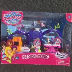 Splashlings Medical Clinic Toy