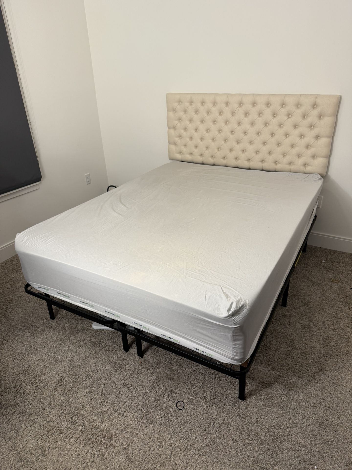 Queen Mattress with Headboard & Metal Frame – Excellent Condition