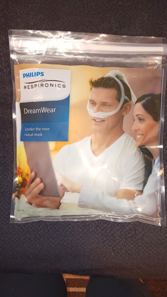 Respironic's Dreamwear Replacement Nasal Cushion, Frame & Headgear