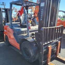 Warehouse Forklift 10,000 Lb Toyota 2015