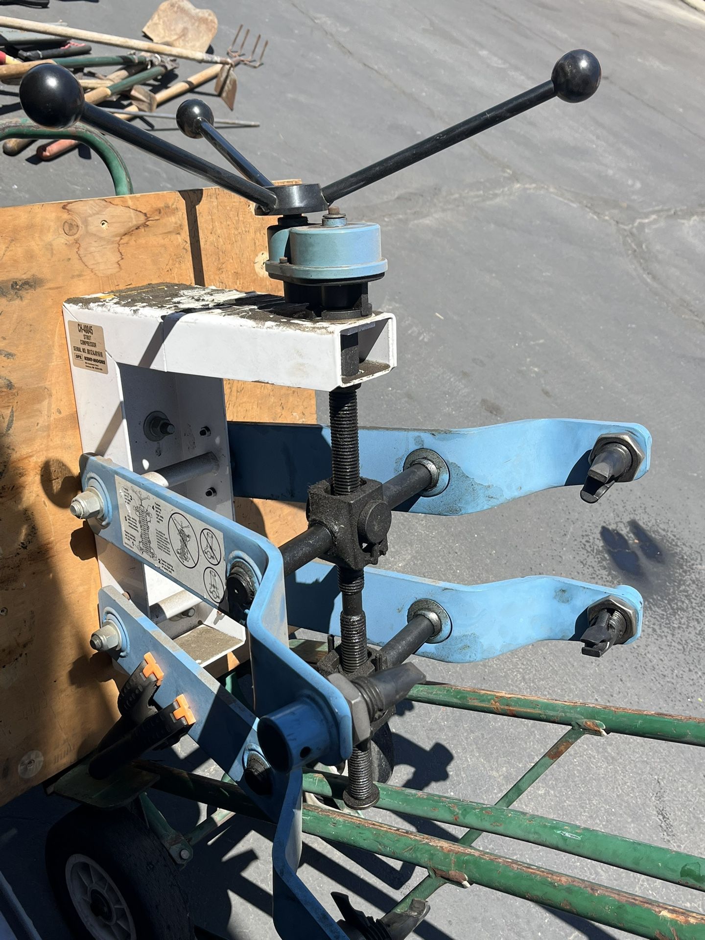 Wall Mounted Strut Spring Compressor