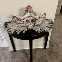 3 piece set of Italian Capodimonte centerpiece with high quality beaded placemat and brown wood stand pickup Gaithersburg md20877