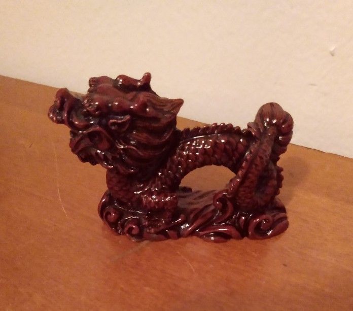 VINTAGE CHINESE DEEP RED RESIN DRAGON FENG SHUI FIGURINE ASIAN ART TABLETOP HOME DECOR 