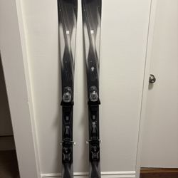 Women’s Skis