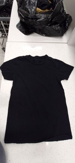 Gildan black t-shirt Size Small