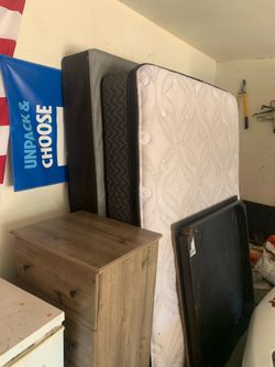 Entire Queen Sized Bed Set
