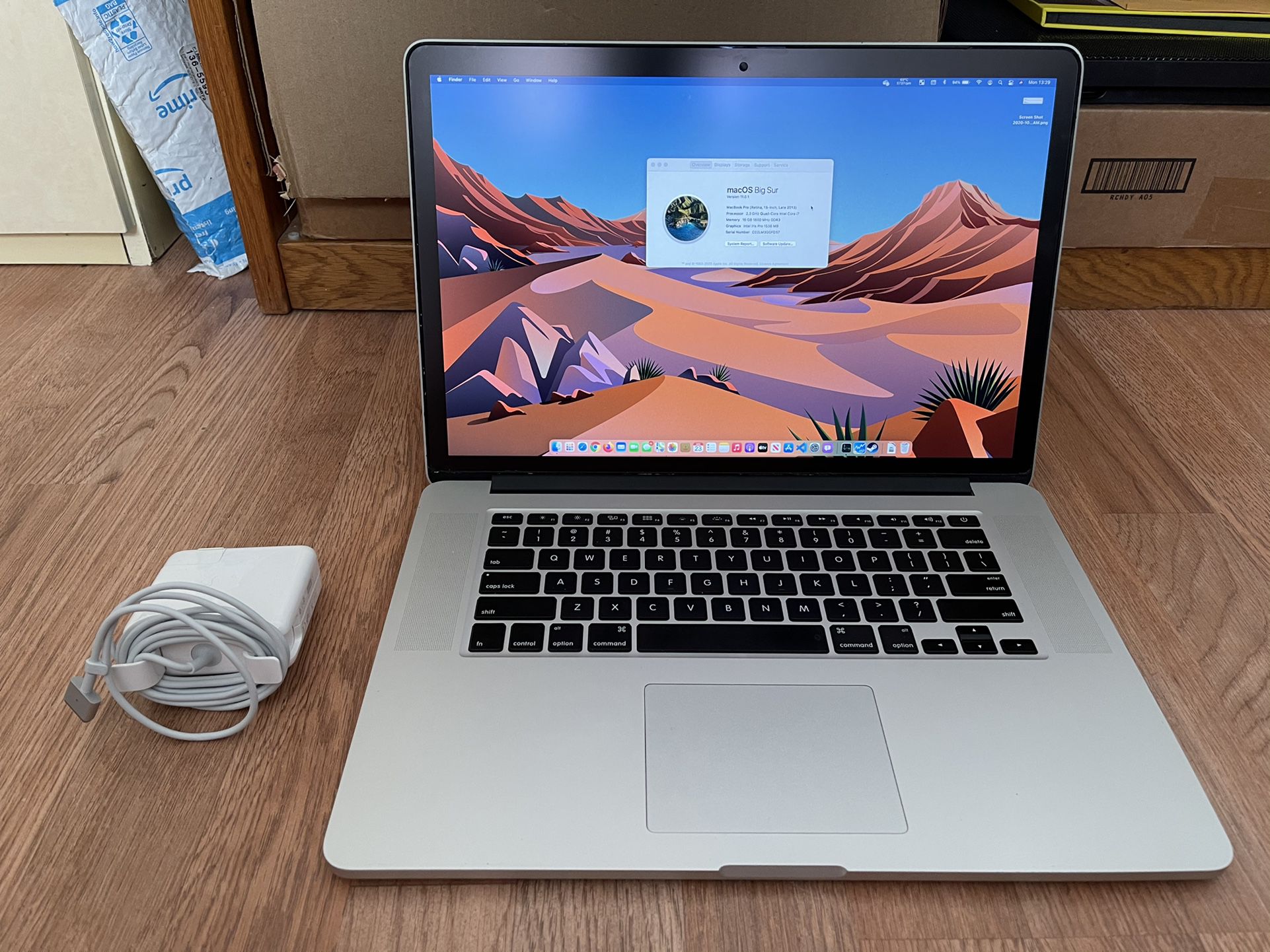 MacBook Pro (Retina, 15-inch), 2.3 GHz Quad Core i7, 16GB Ram, 512GB SSD - excellent shape
