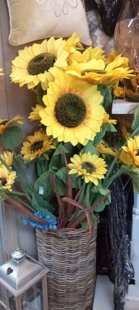 New 4ft Long Sunflowers 9each Looks Real High Quality
