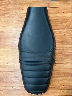 Triumph street twin 900 OEM seat