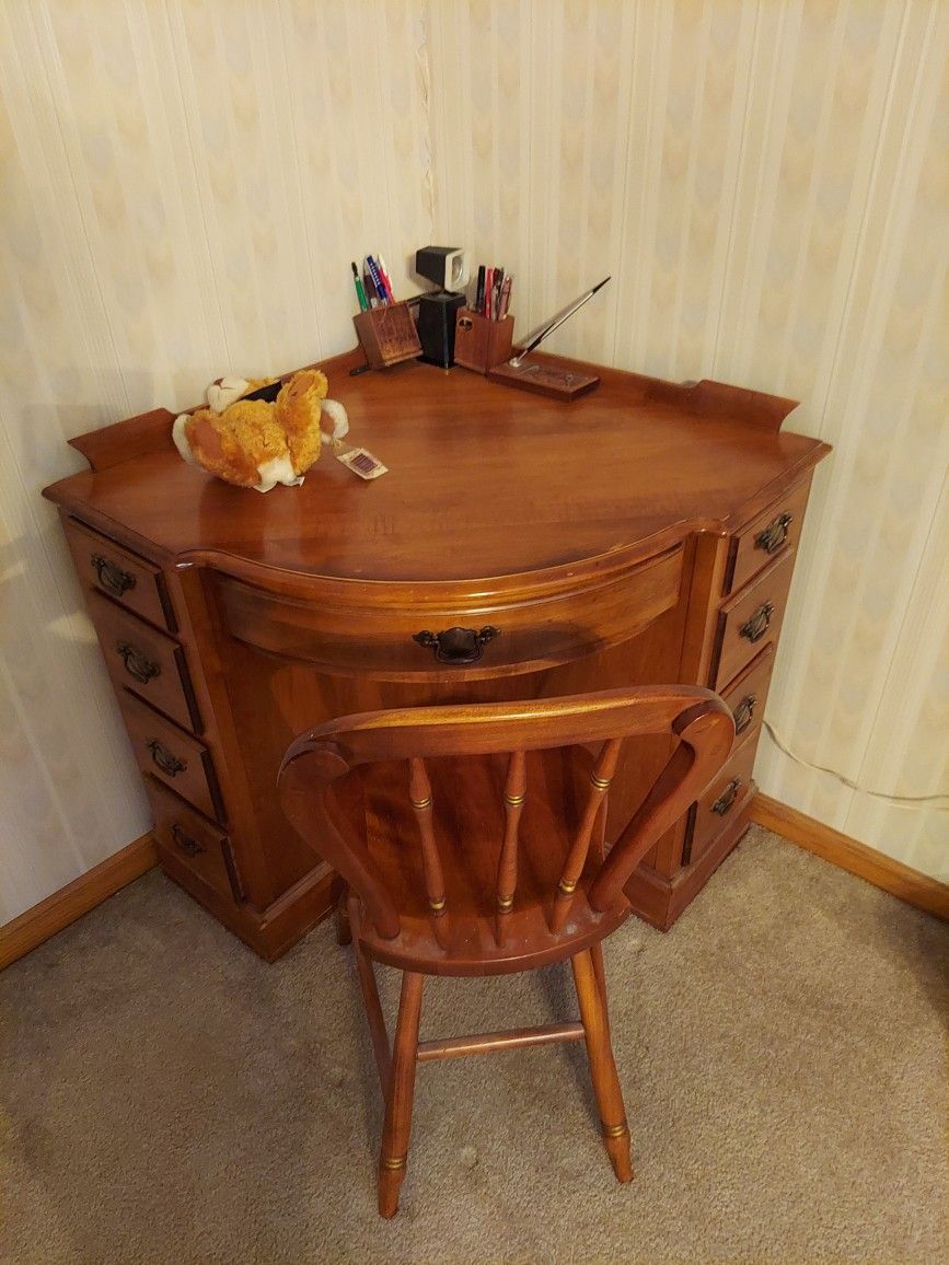 Tell City Young Republic Solid Red Maple Corner Desk W/ Original Chair