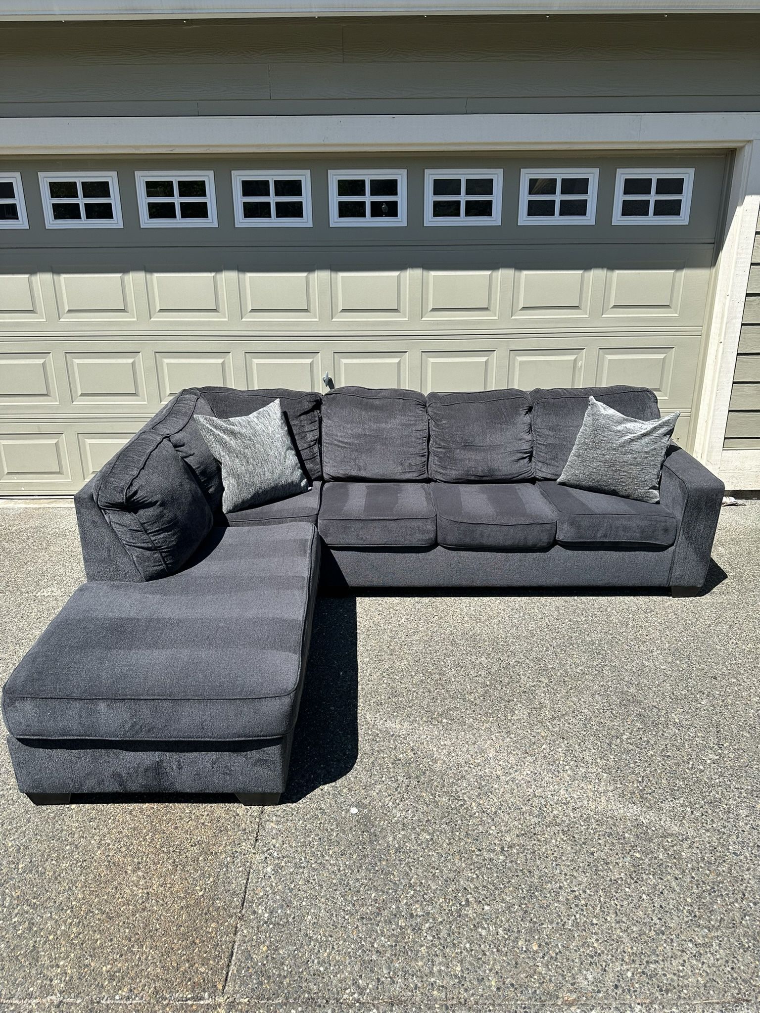 Grey Sectional Couch Sofa (FREE DELIVERY!)