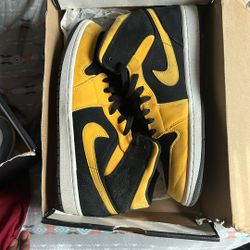 Air Jordan 1 Mid